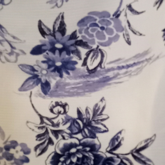 Tahari Floral Country Toile Sleeveless Blouse - Picture 9 of 16